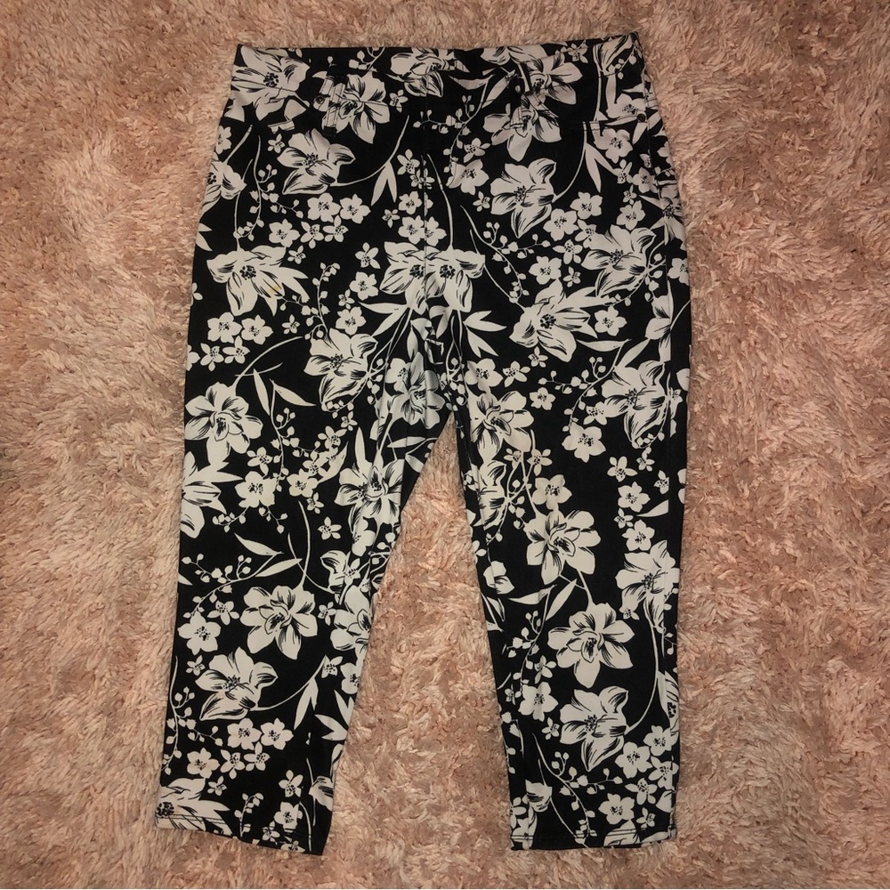 Terra & Sky Black & White Print Cropped Pants